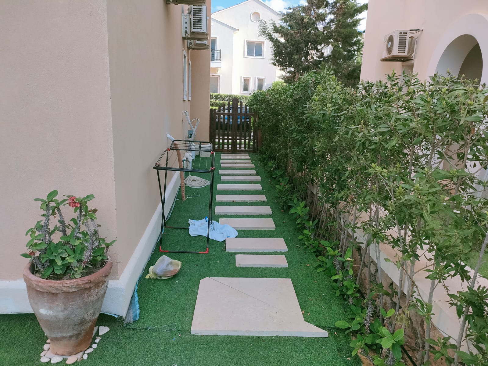 Renzo -   Twin House for Rent Mountain View