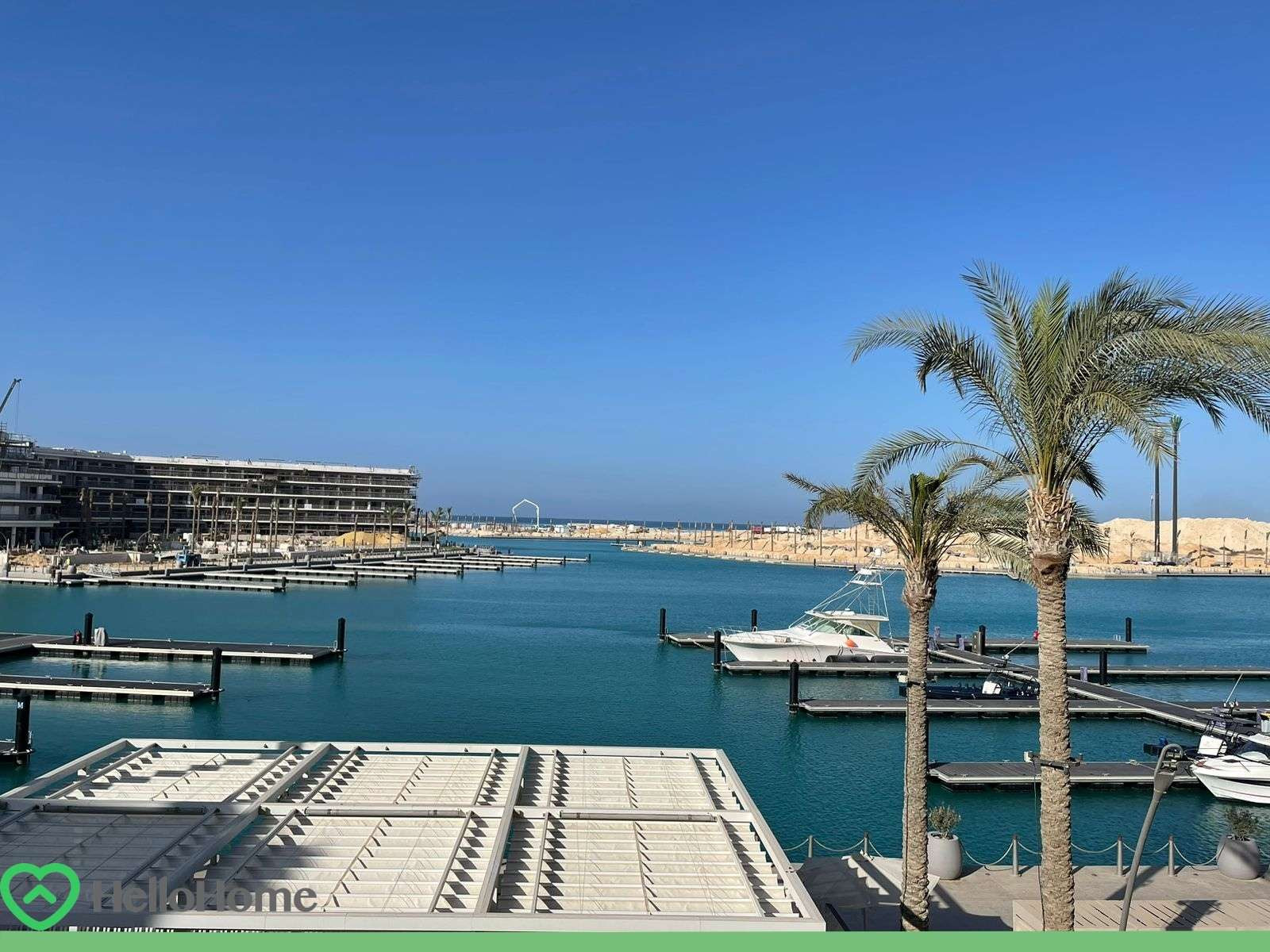 Renzo -   شالية 3 غرف فى مراسى للايجار