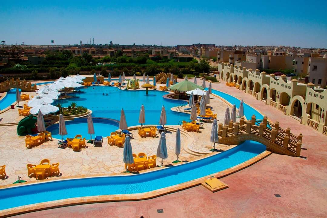 Renzo -   Single Room in Green Leaves North Coast