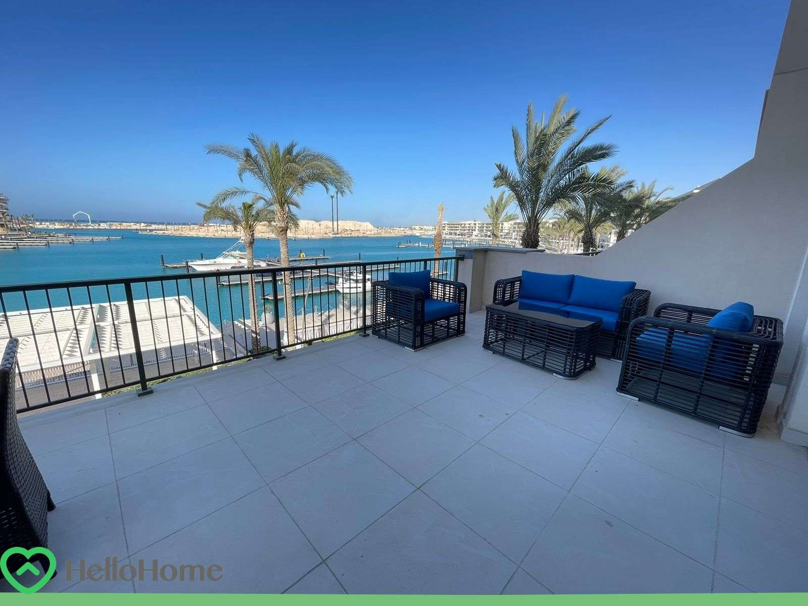 Renzo -   شالية 3 غرف فى مراسى للايجار