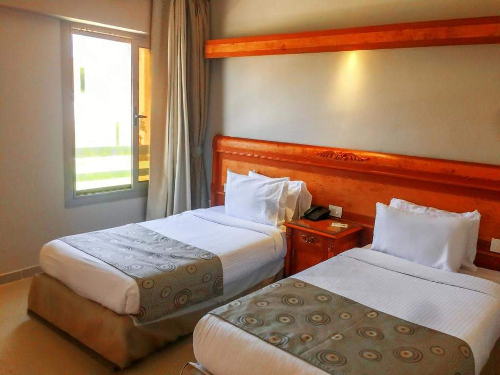 Renzo -   Single Room in Green Leaves North Coast