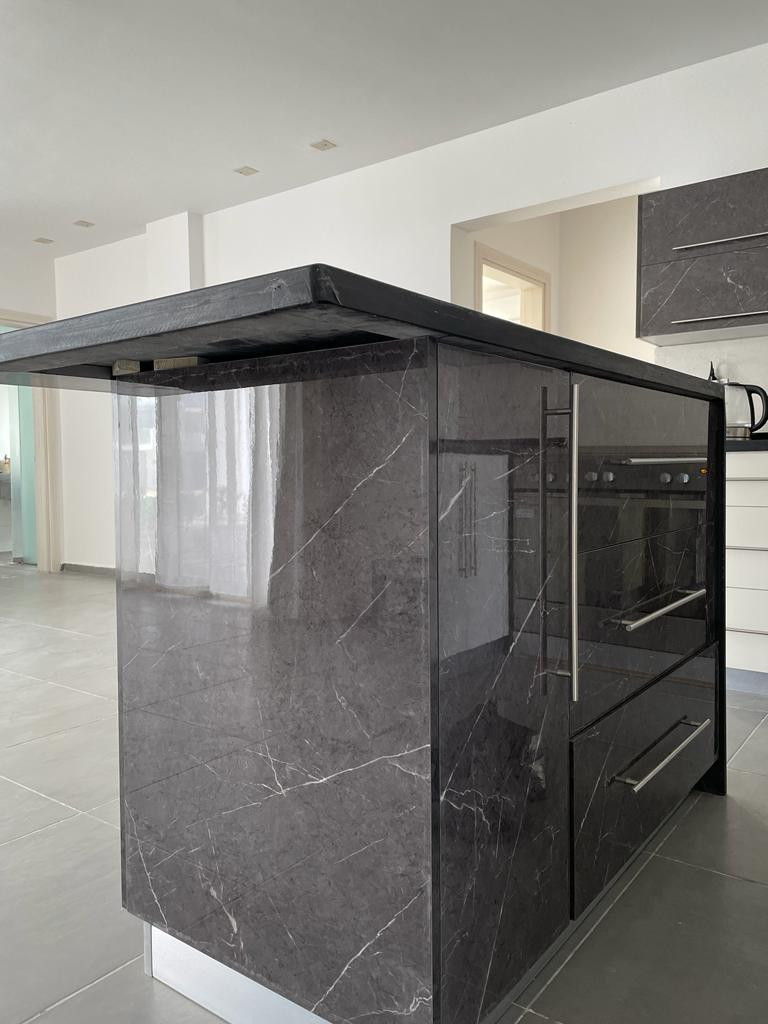 Renzo -   Property 702