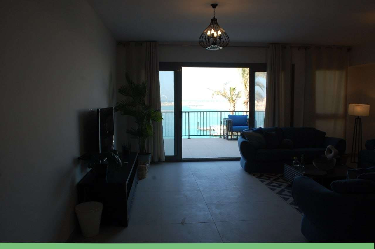 Renzo -   شالية 3 غرف فى مراسى للايجار