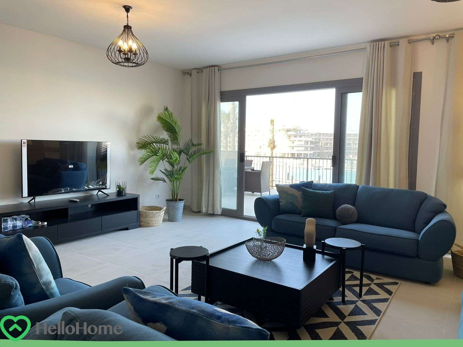 Renzo -   شالية 3 غرف فى مراسى للايجار