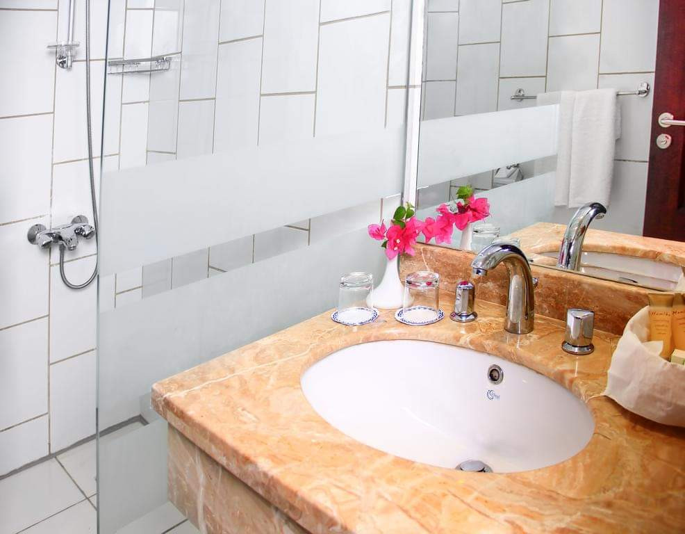 Renzo -   Single Room in Green Leaves North Coast