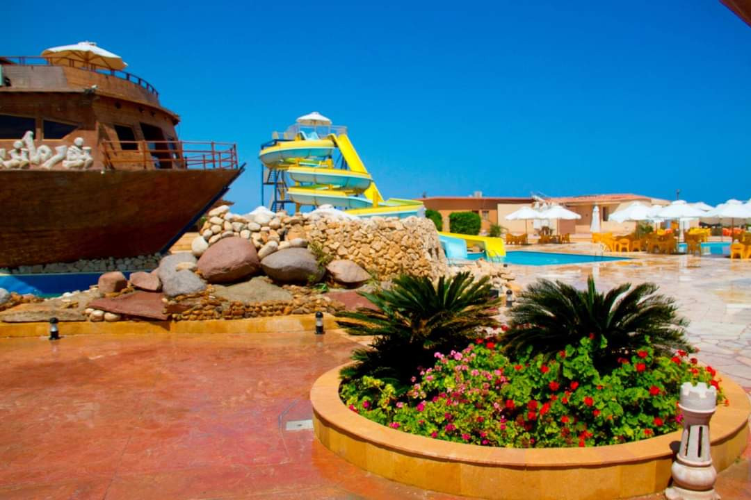 Renzo -   Single Room in Green Leaves North Coast