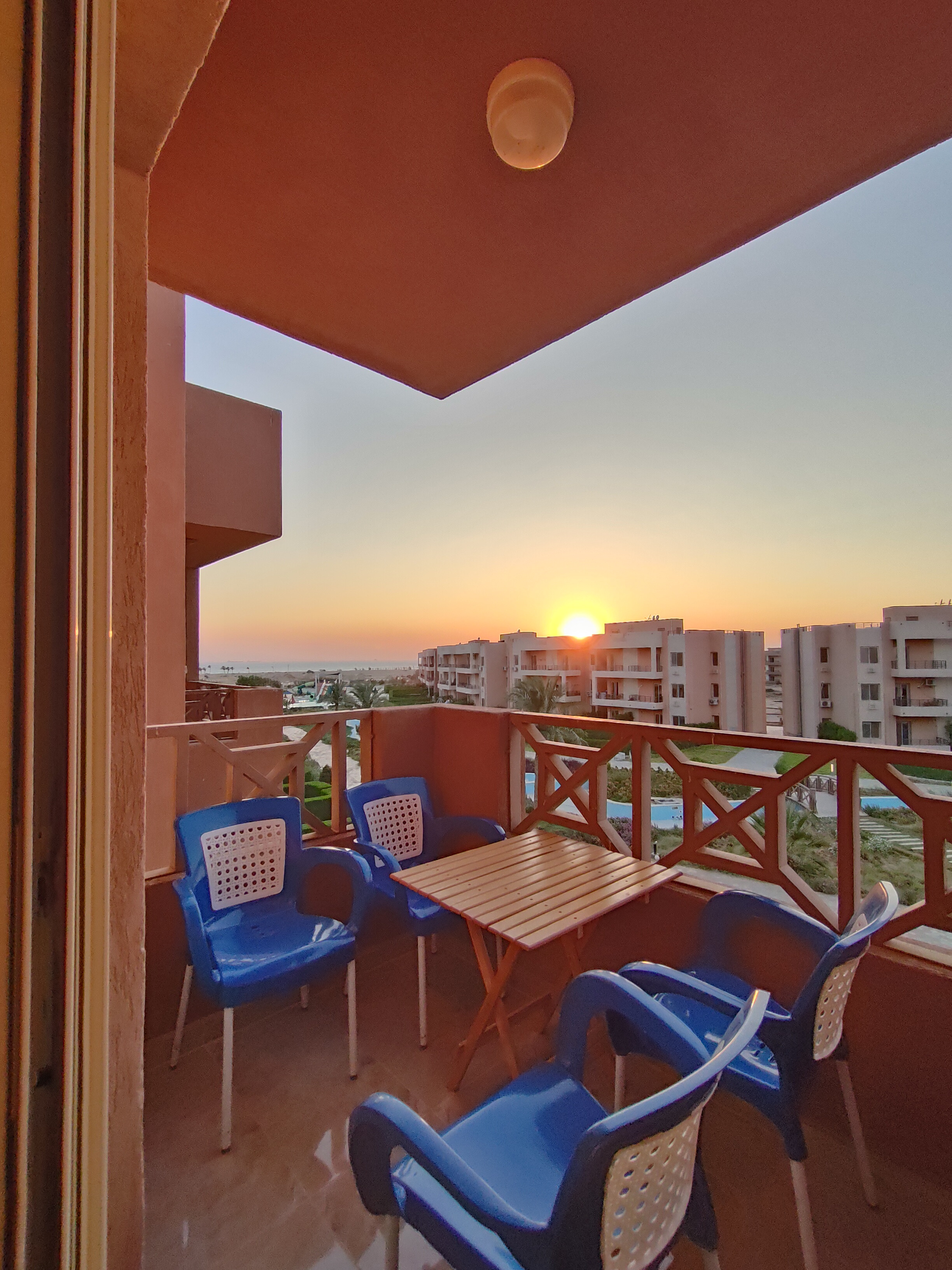 Renzo -   Nozha Beach