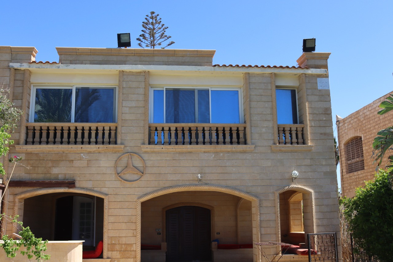 Renzo -   Property 63