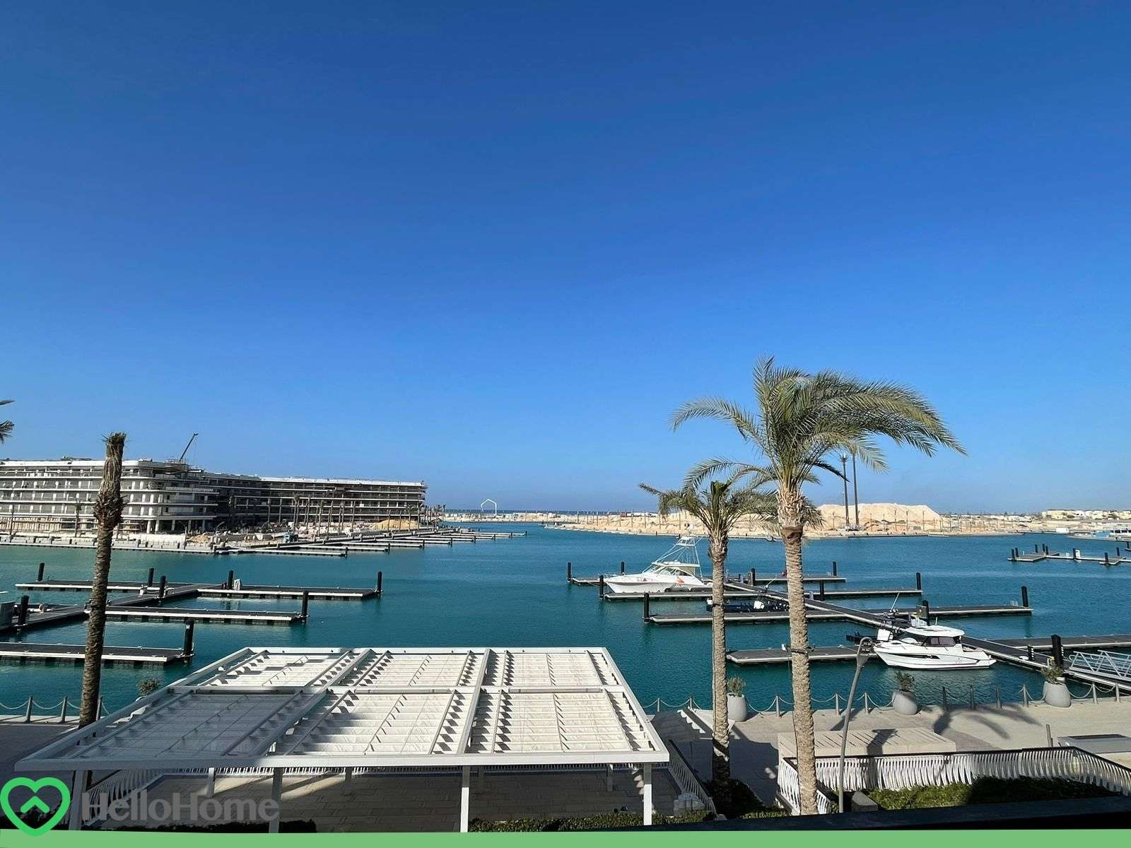 Renzo -   شالية 3 غرف فى مراسى للايجار