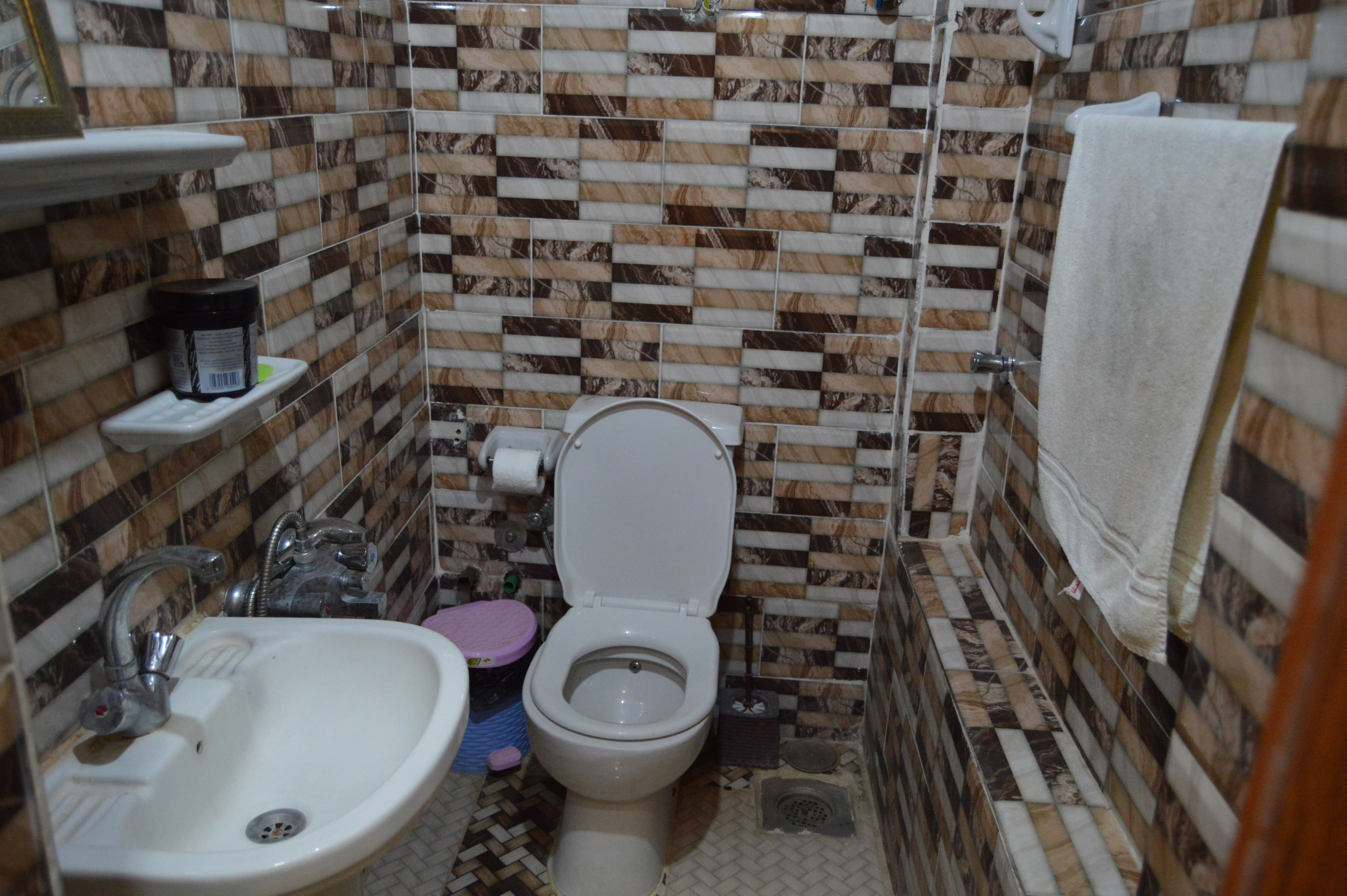 Renzo -   Property 33