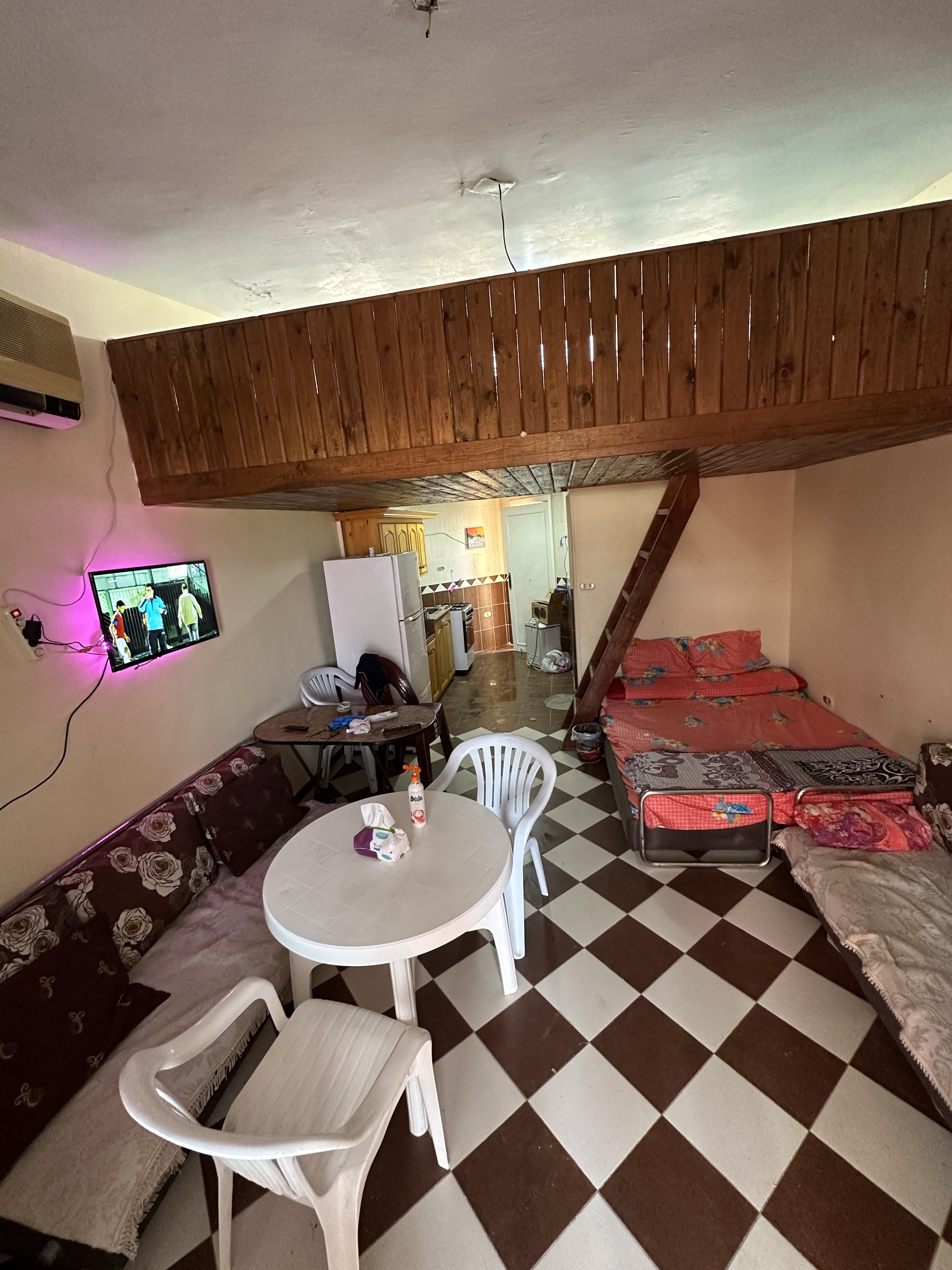 Renzo -   Property 825