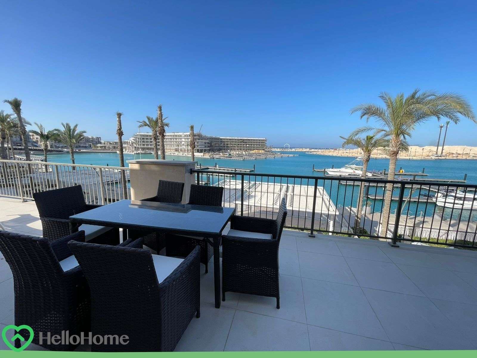 Renzo -   شالية 3 غرف فى مراسى للايجار