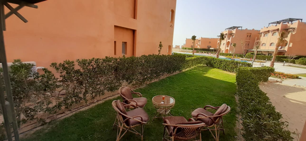 شاليه غرفة واحدة دور ارضي بحديقة خاصة