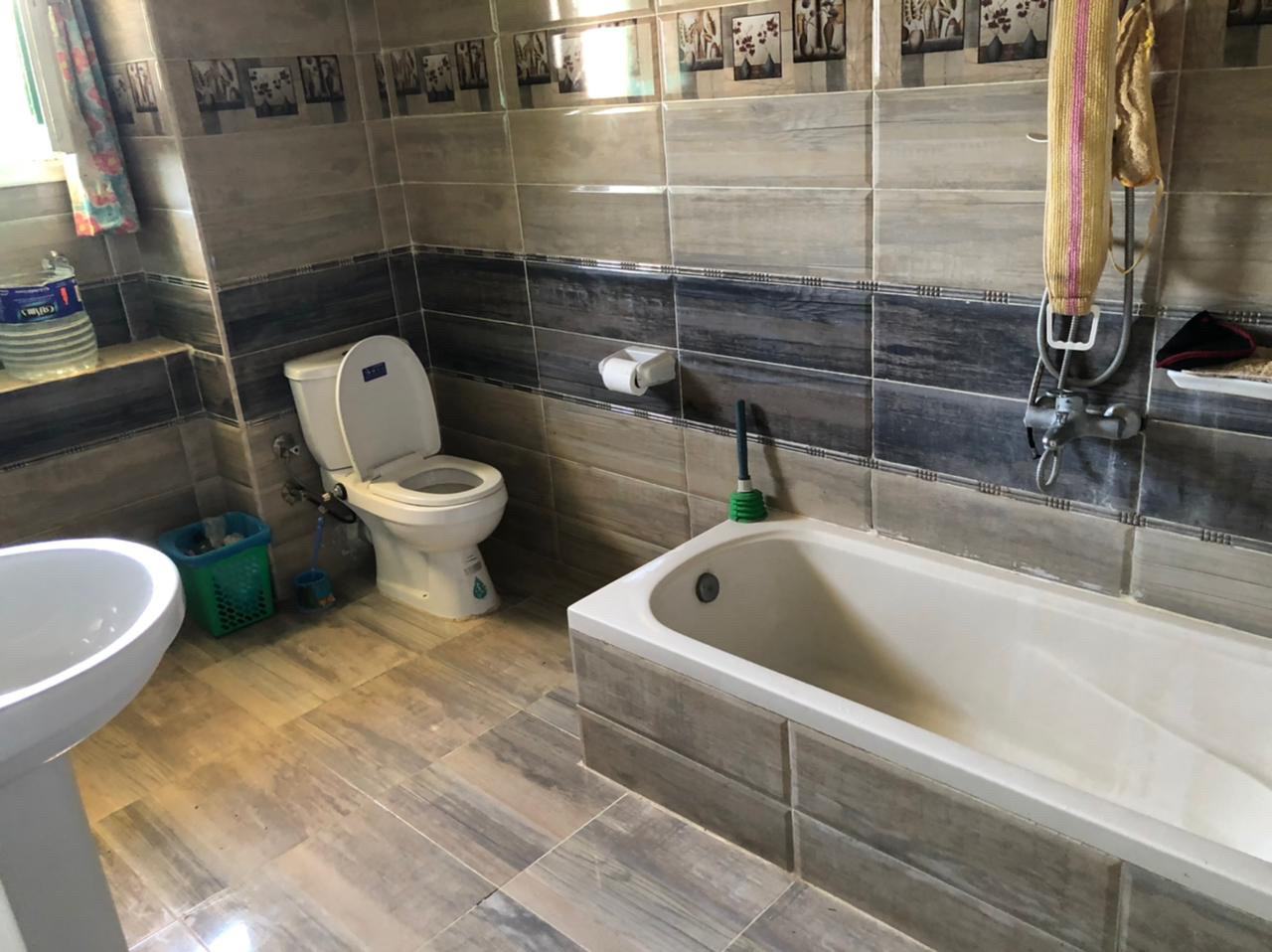 Renzo -   Property 899