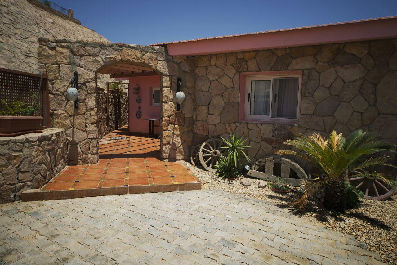 Renzo -   Property 158