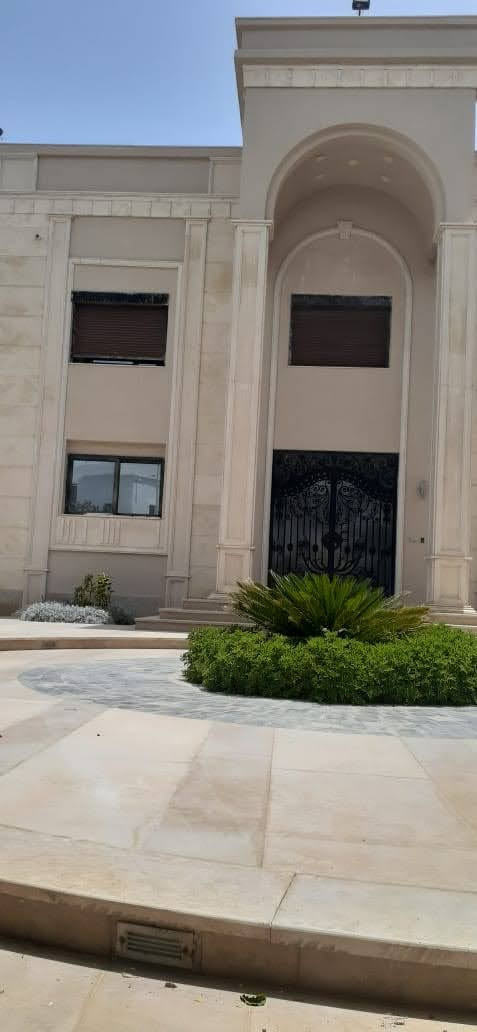 Renzo -   Property 300