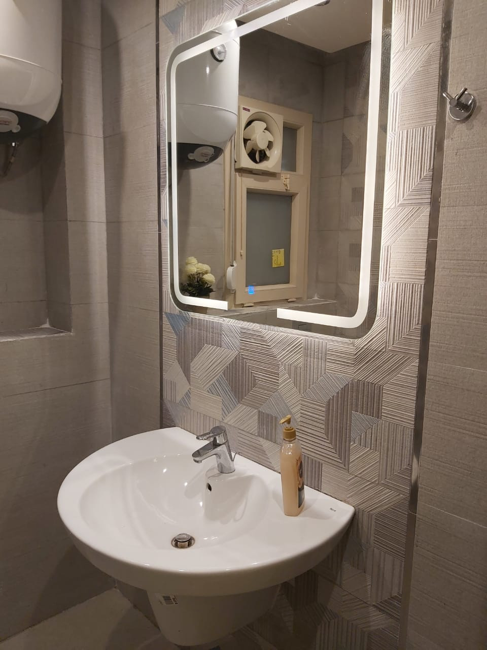 Renzo -   Property 306