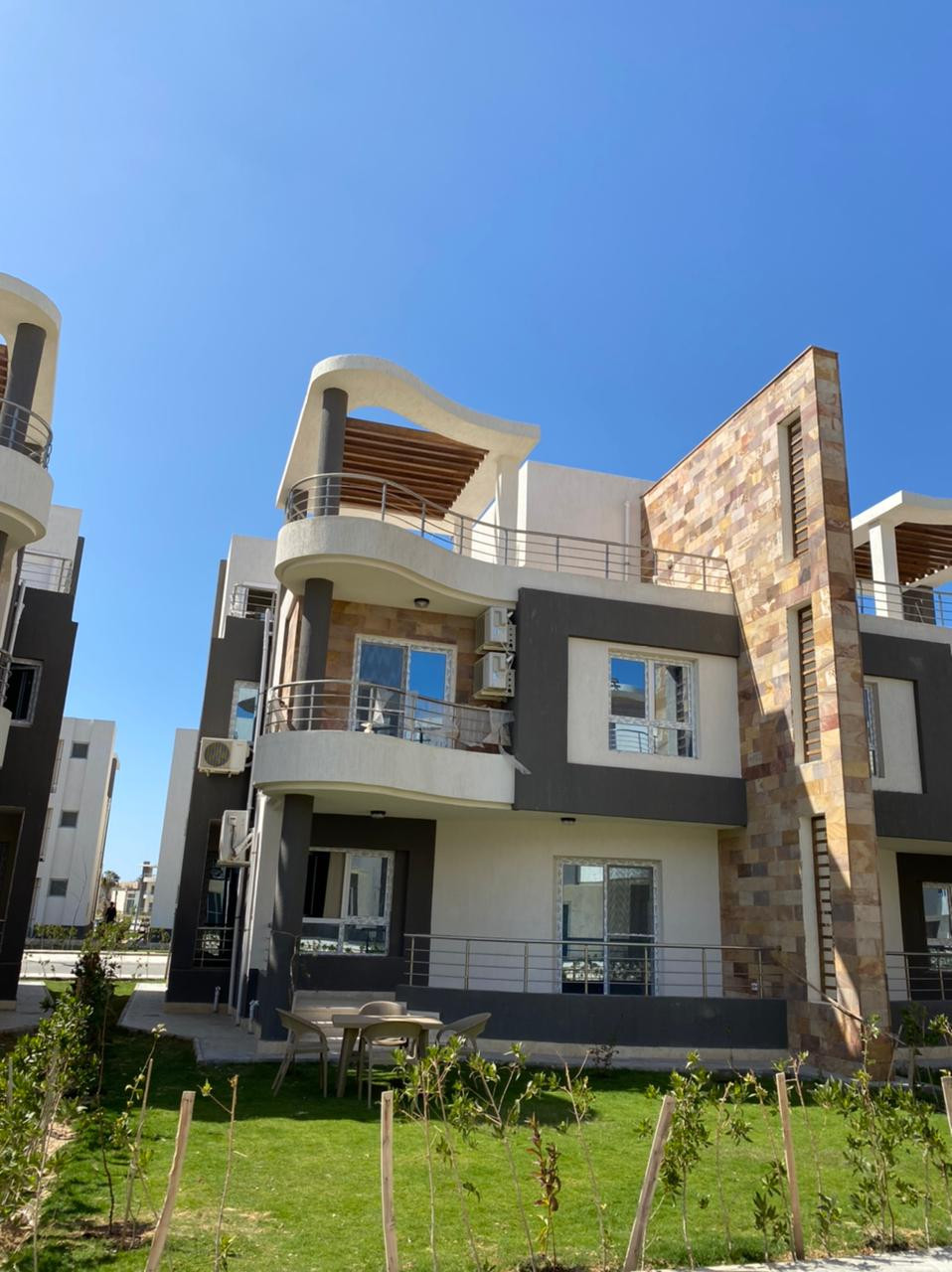 Renzo -   Property 499