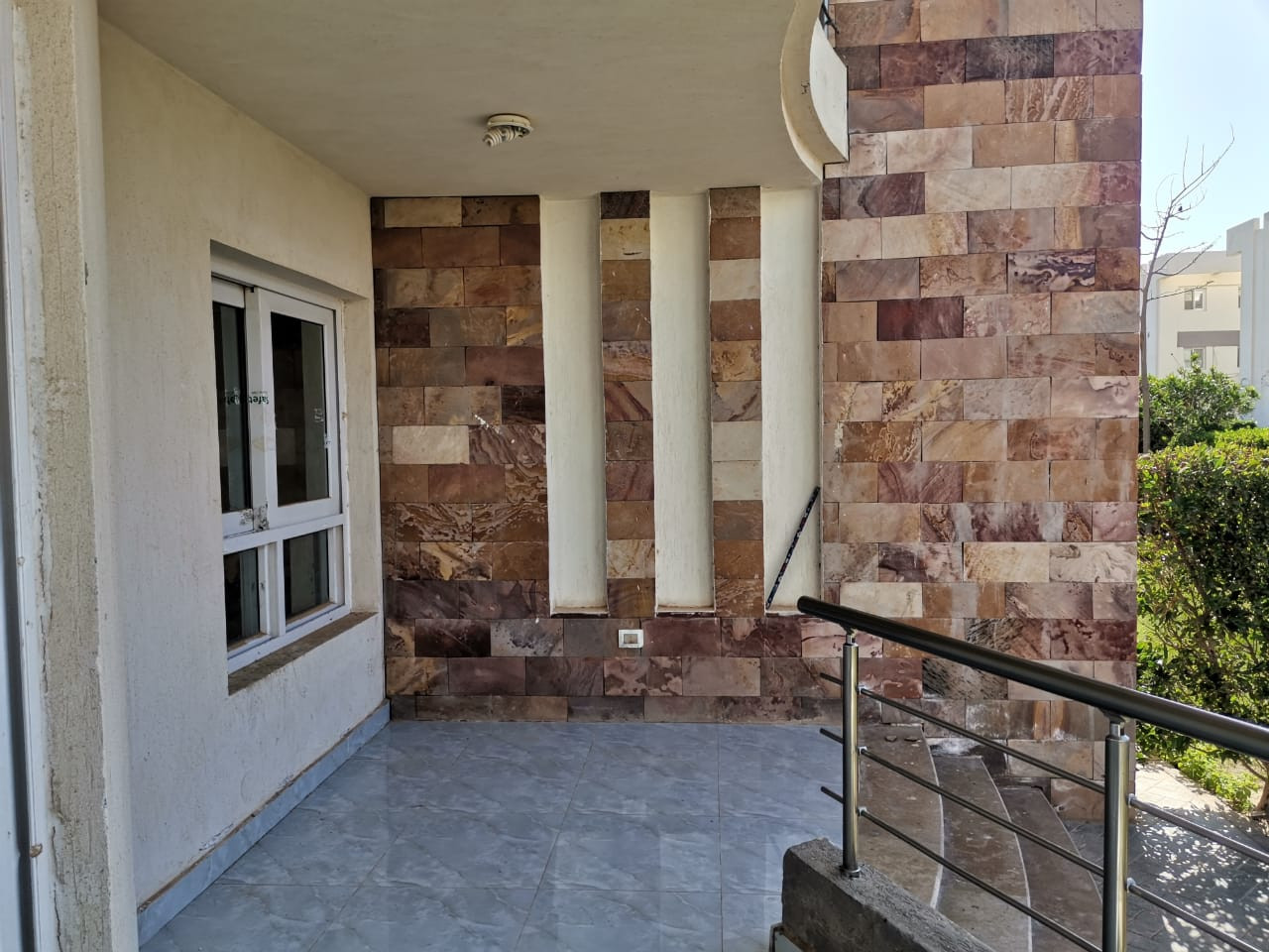 Renzo -   Property 504