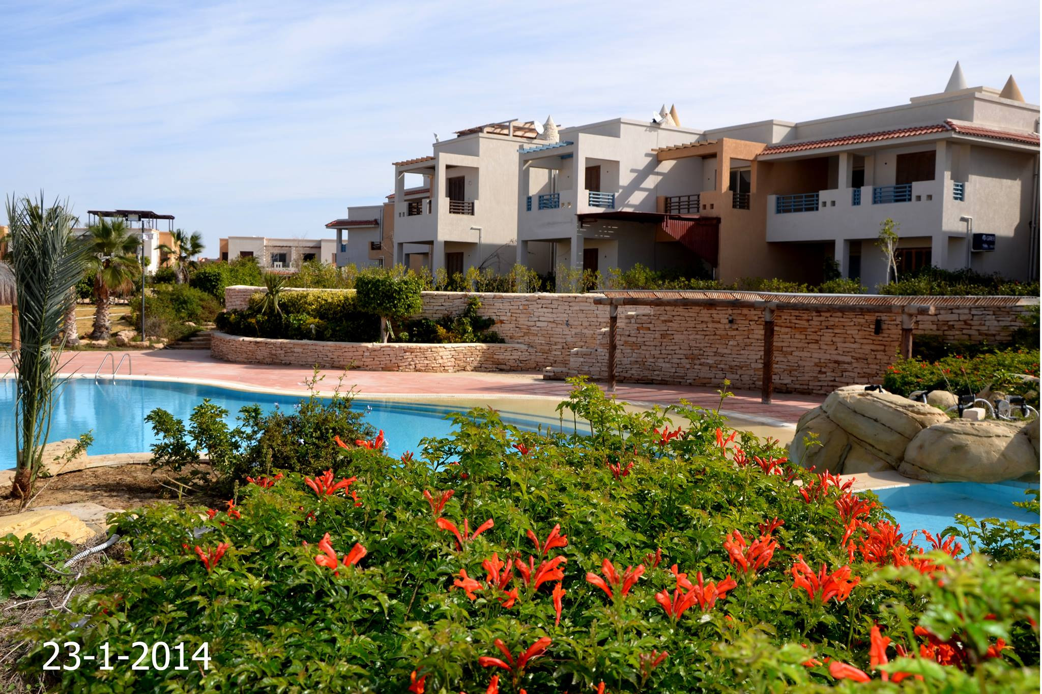 شاليه للايجار قرية ديمور الكيلو ٧٥ غرفتين مكيفين