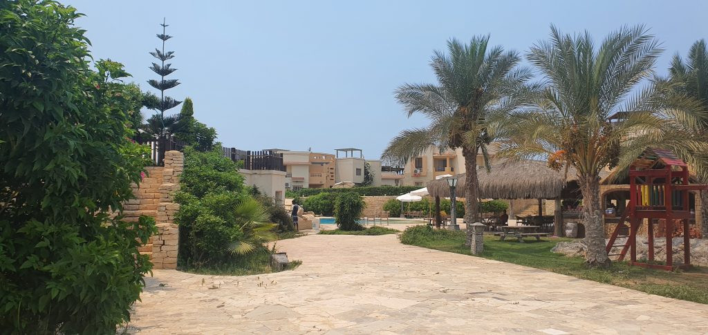 Renzo -   شاليه للايجار قرية ديمور الكيلو ٧٥ غرفتين مكيفين