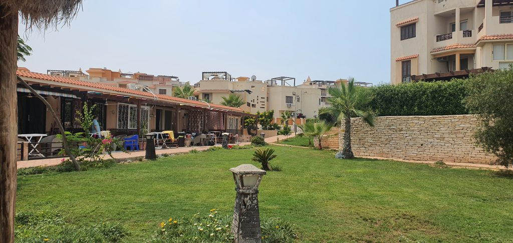 Renzo -   شاليه للايجار قرية ديمور الكيلو ٧٥ غرفتين مكيفين