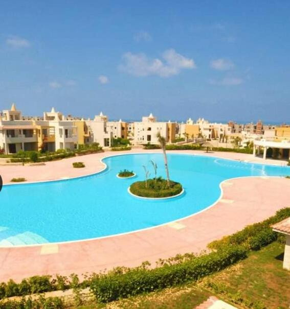 Renzo -   شاليه للايجار قرية ديمور الكيلو ٧٥ غرفتين مكيفين