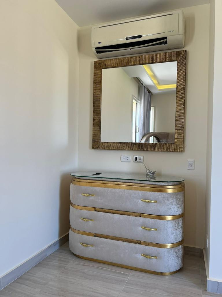 Renzo -   Property 982