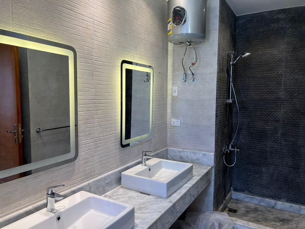 Renzo -   Property 982