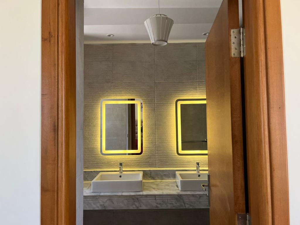 Renzo -   Property 982