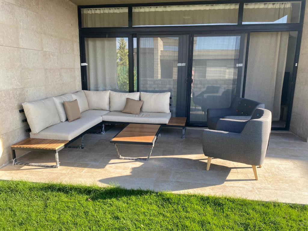 Renzo -   Property 523