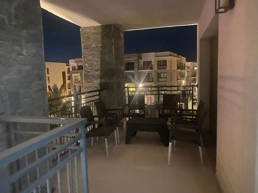 Renzo -   شاليه في مراسي مارينا الدور التالت بحري الفيو البسين  وقريب للبحر