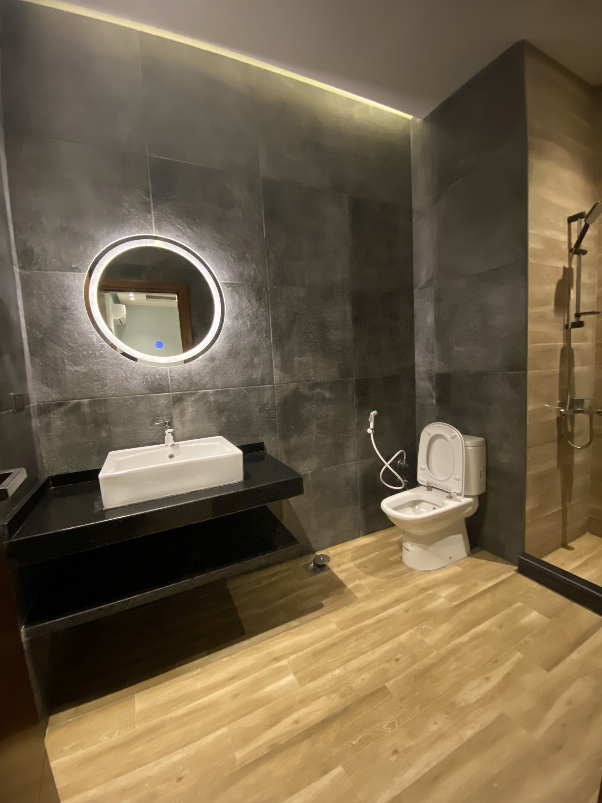 Renzo -   شالية فى مارينا 5 للايجار أرضي ٣ غرف