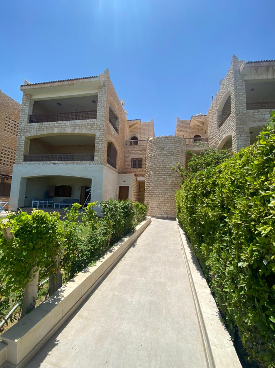 Renzo -   شالية فى مارينا 5 للايجار أرضي ٣ غرف