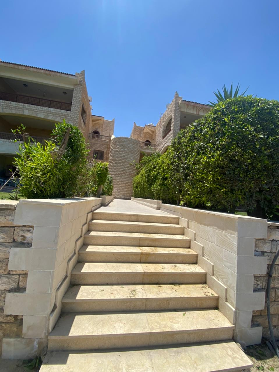 Renzo -   شالية فى مارينا 5 للايجار أرضي ٣ غرف