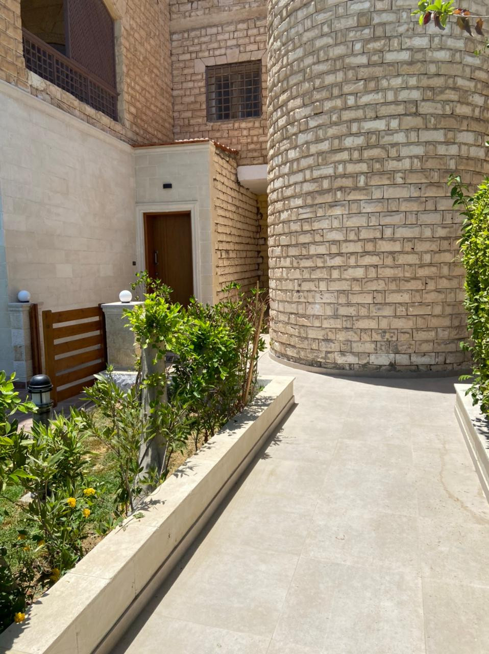 Renzo -   شالية فى مارينا 5 للايجار أرضي ٣ غرف