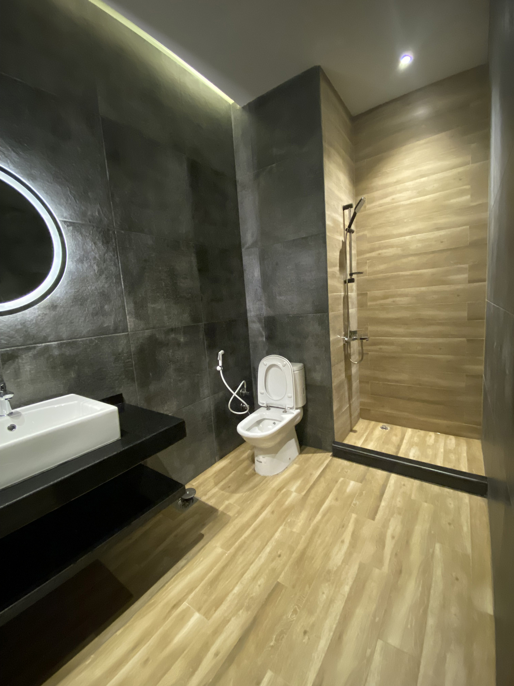 Renzo -   شالية فى مارينا 5 للايجار أرضي ٣ غرف