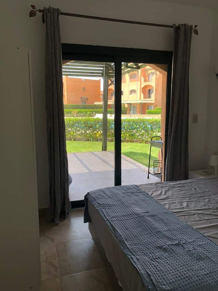 Renzo -   شاليه غرفتين دور ارضي مع حديقة خاصة يطل على حمام السباحة