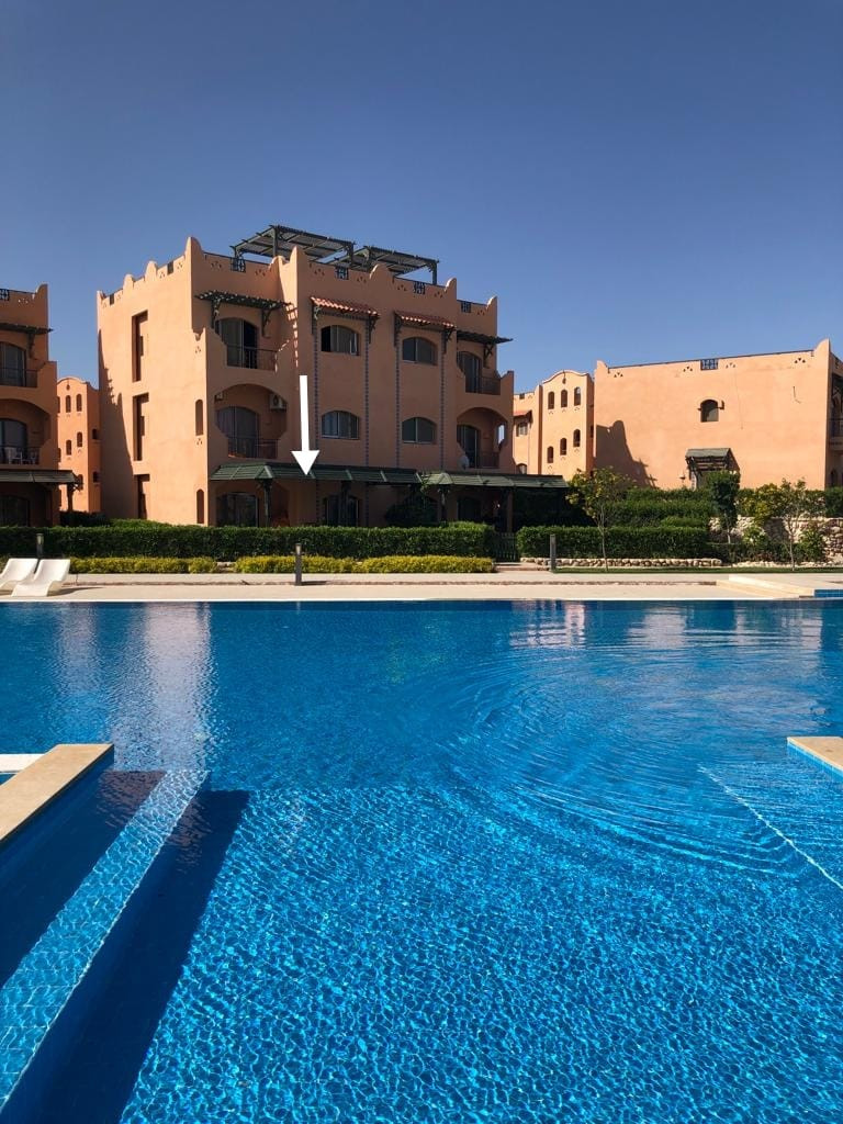 Renzo -   شاليه غرفتين دور ارضي مع حديقة خاصة يطل على حمام السباحة