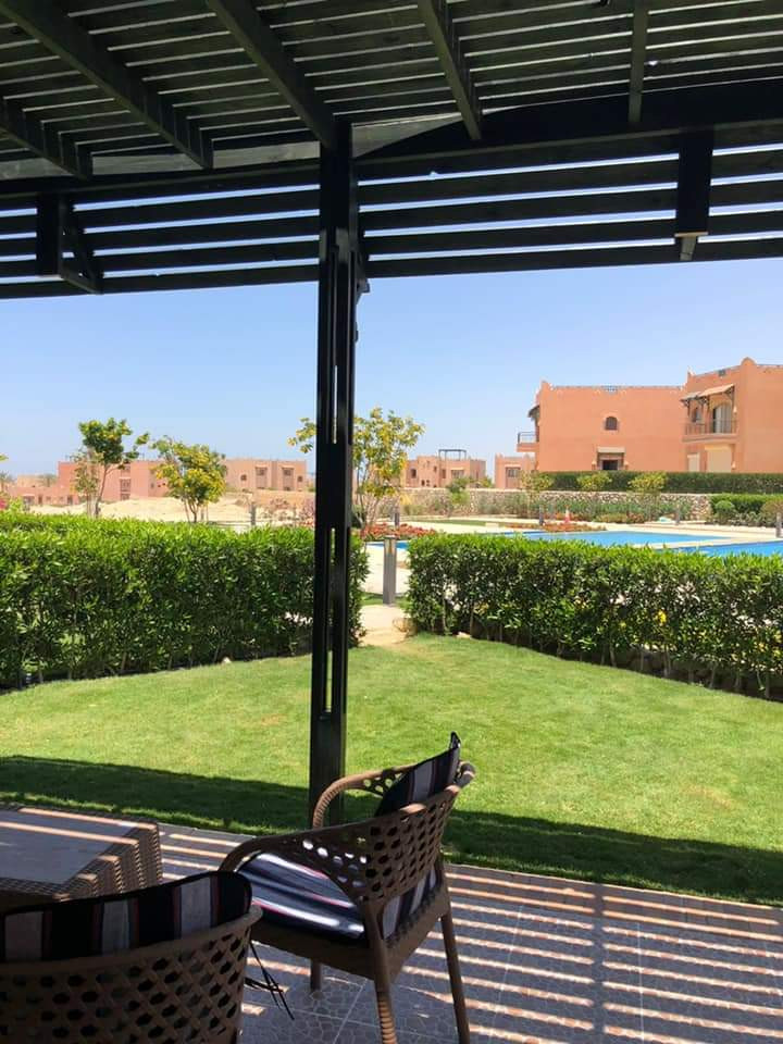 Renzo -   شاليه غرفتين دور ارضي مع حديقة خاصة يطل على حمام السباحة
