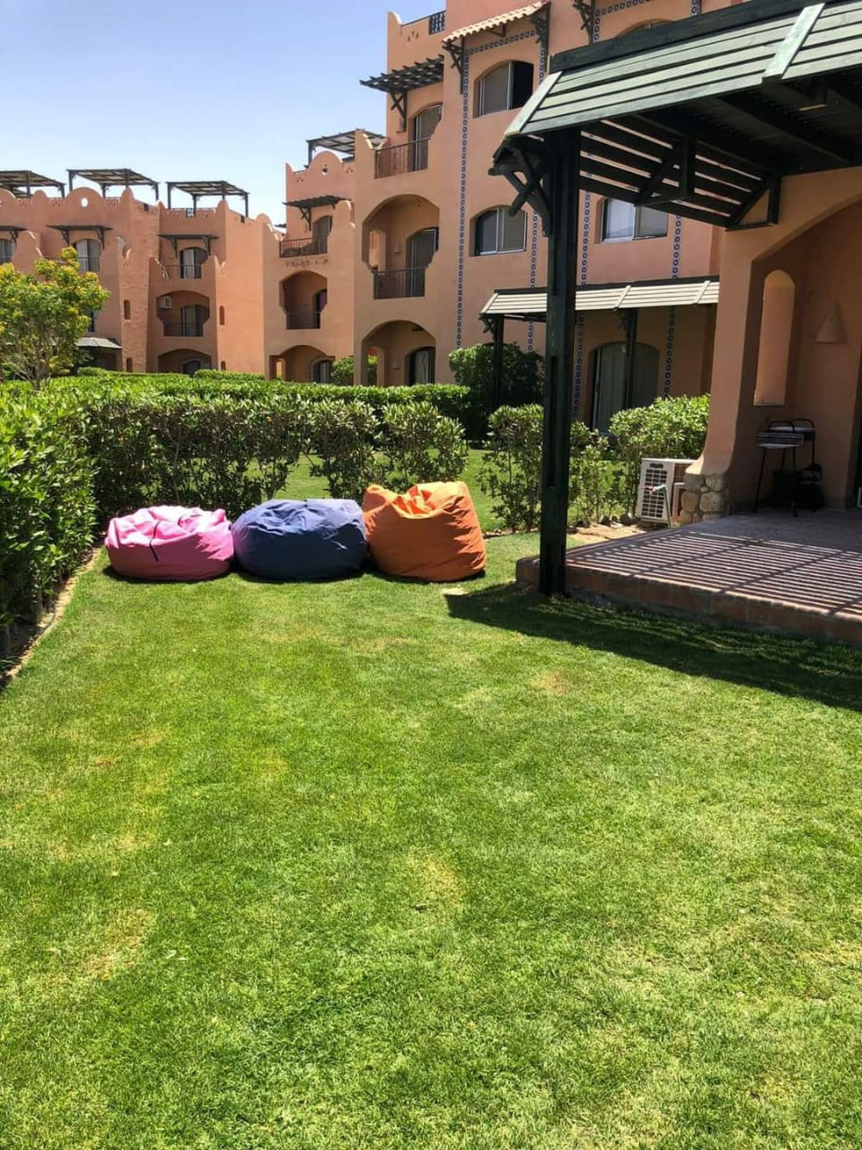 Renzo -   شاليه غرفتين دور ارضي مع حديقة خاصة يطل على حمام السباحة