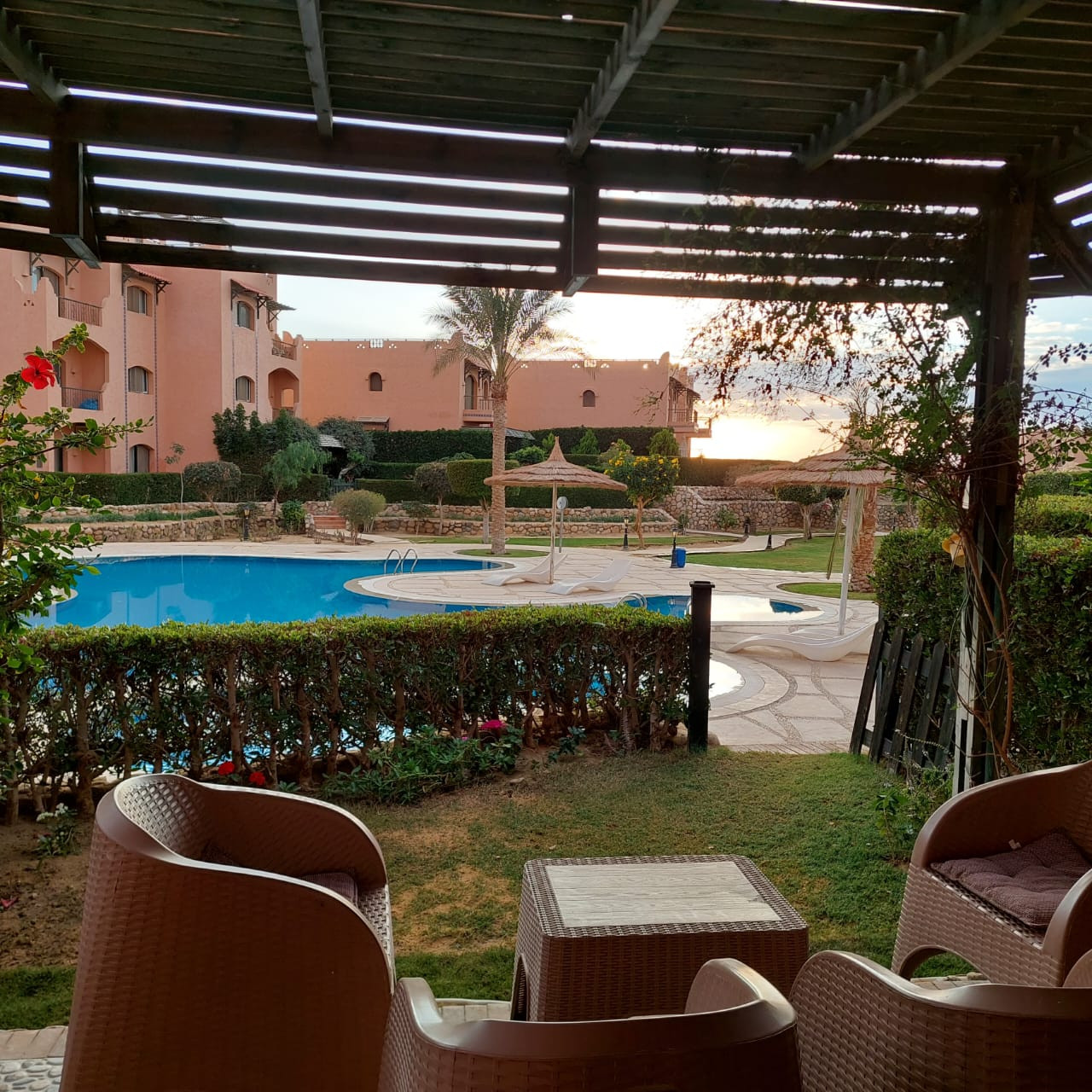 Renzo -   شاليه غرفة دور ارضي على حمام السباحة مباشرة