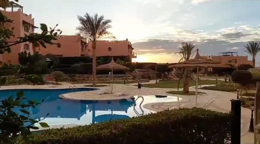 Renzo -   شاليه غرفة دور ارضي على حمام السباحة مباشرة