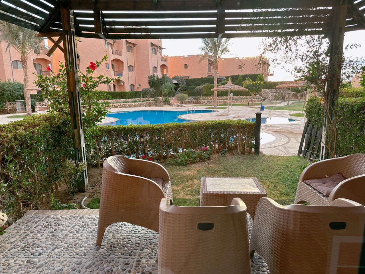 Renzo -   شاليه غرفة دور ارضي على حمام السباحة مباشرة