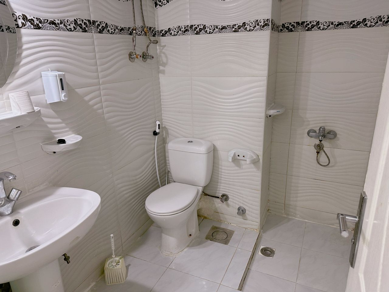 Renzo -   شاليه غرفة دور ارضي على حمام السباحة مباشرة