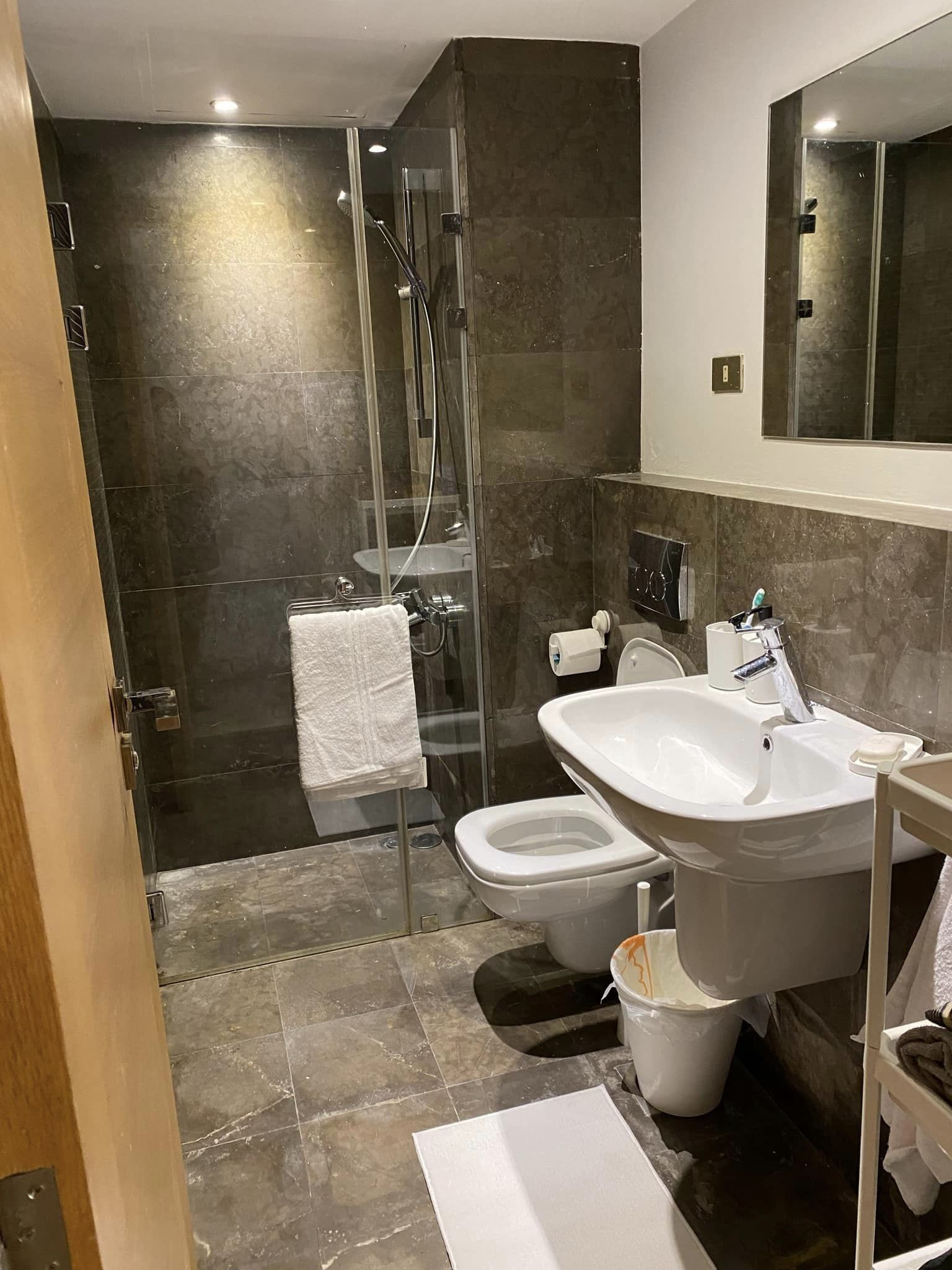 Renzo -   شاليه في الجونه\سكارب