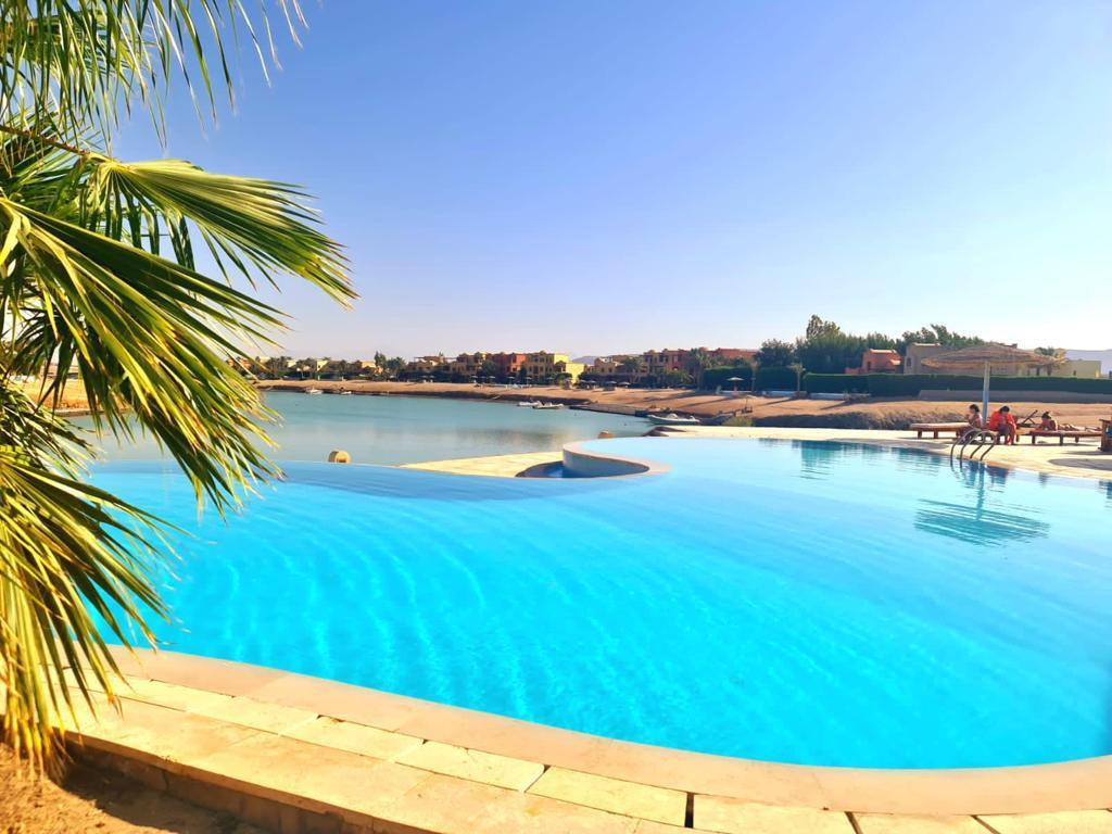 Renzo -   فيلا في ويست جولف