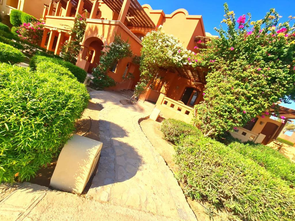 Renzo -   فيلا في ويست جولف