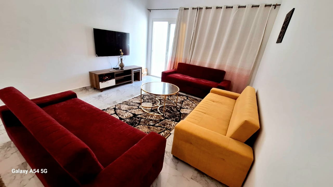 Renzo -   Flat villa for rent in Amwaj
