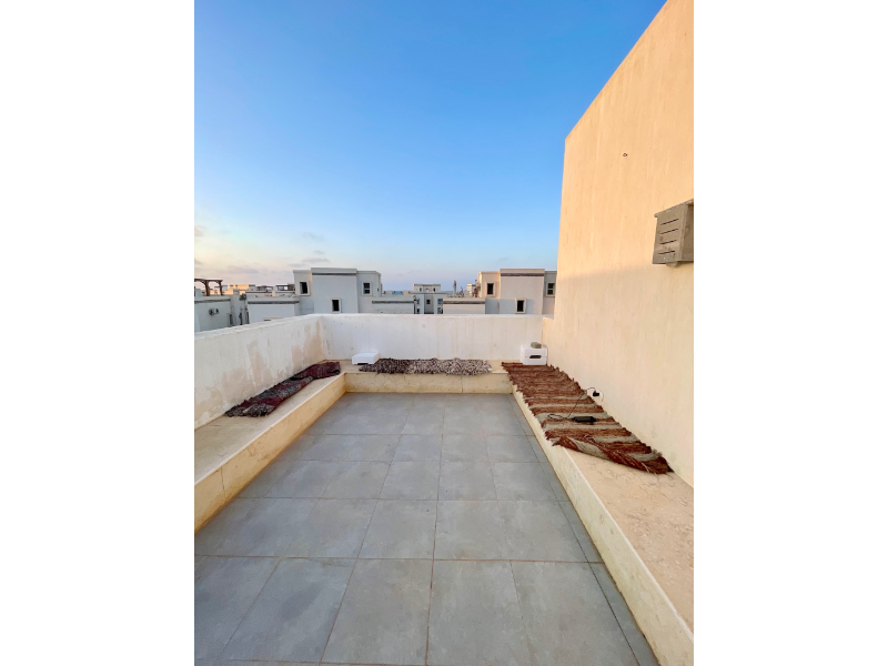 Renzo -   Prime location penthouse chalet on pool in Amwaj